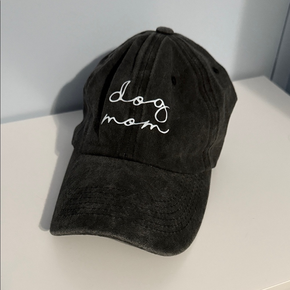Black 'Dog Mom' Baseball Cap
